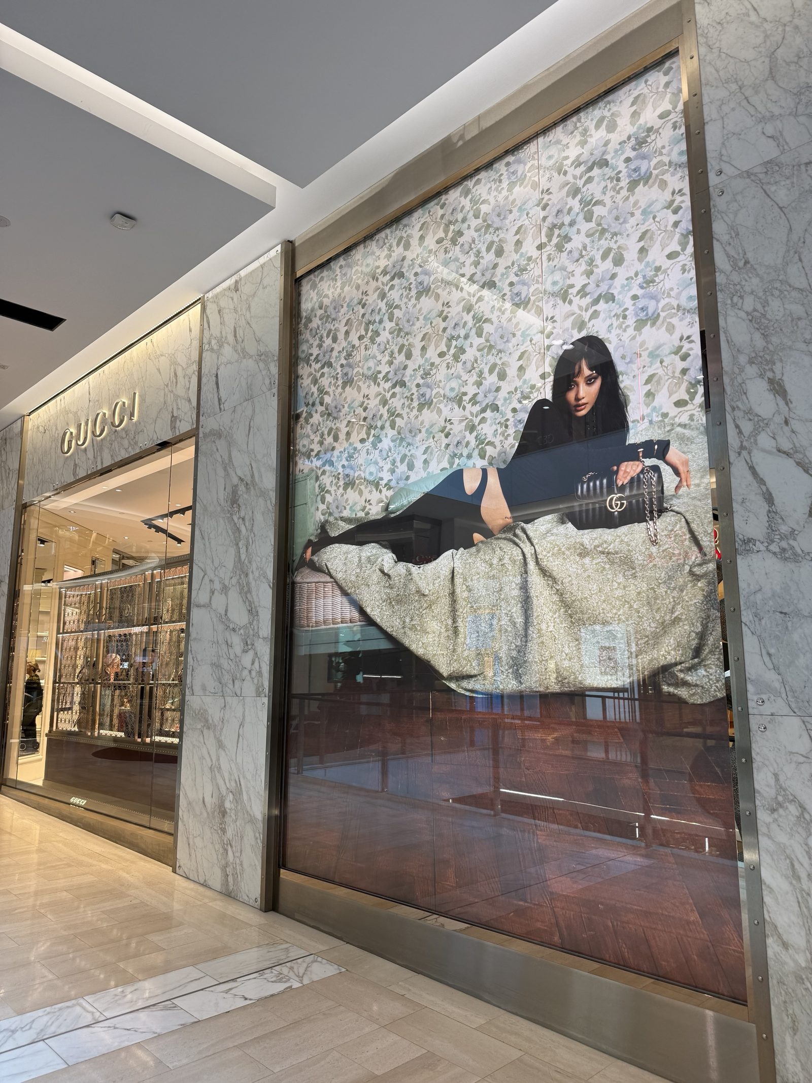 Gucci store front lighting